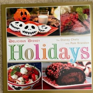 Disney Delicious Holidays Cookbook - Red, White, Green, Black